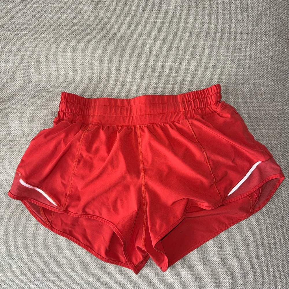 Lululemon Hotty Hot shorts 2.5’’